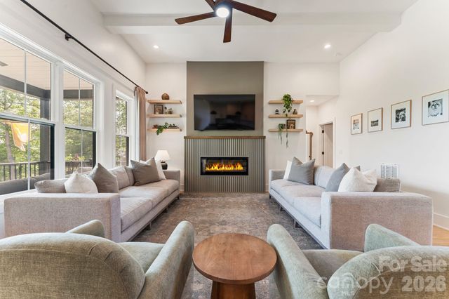1116 Players Ridge Road, Hickory, NC 28601