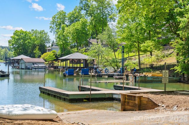 1116 Players Ridge Road, Hickory, NC 28601