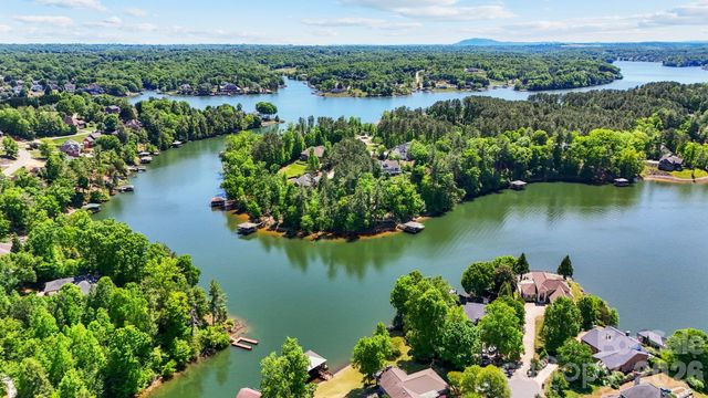 1116 Players Ridge Road, Hickory, NC 28601