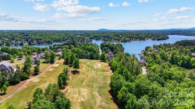 1116 Players Ridge Road, Hickory, NC 28601