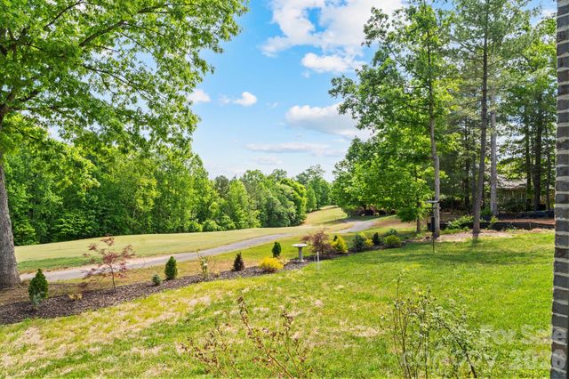 1116 Players Ridge Road, Hickory, NC 28601