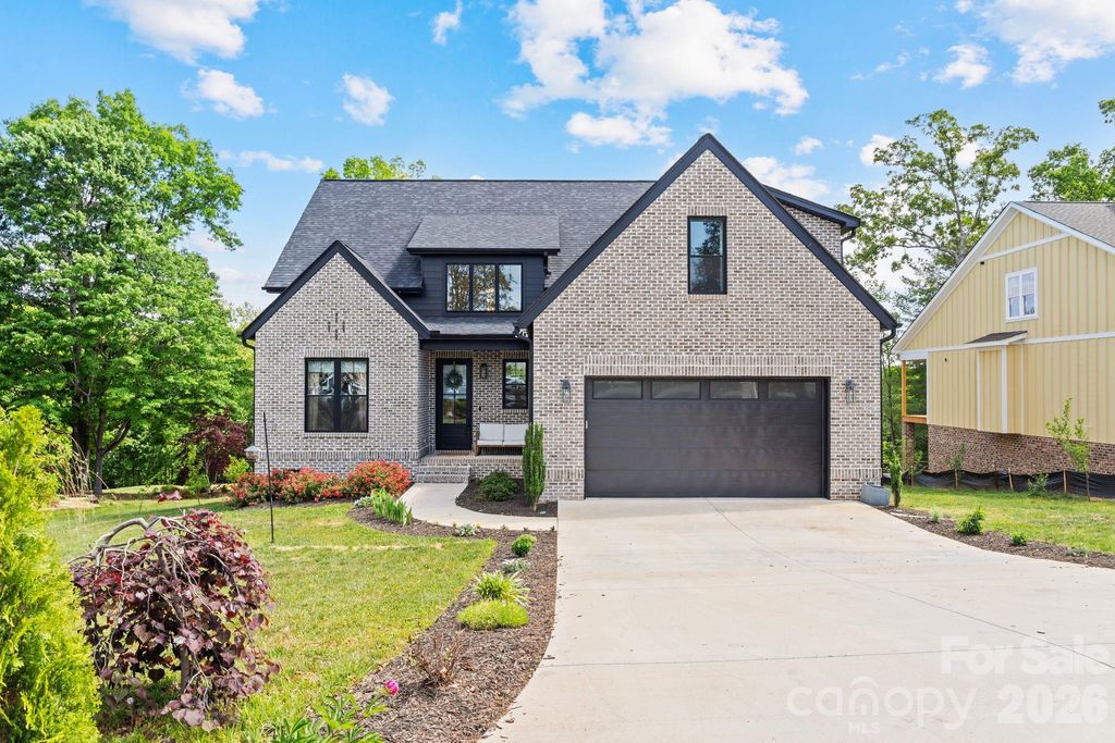 1116 Players Ridge Road, Hickory, NC 28601