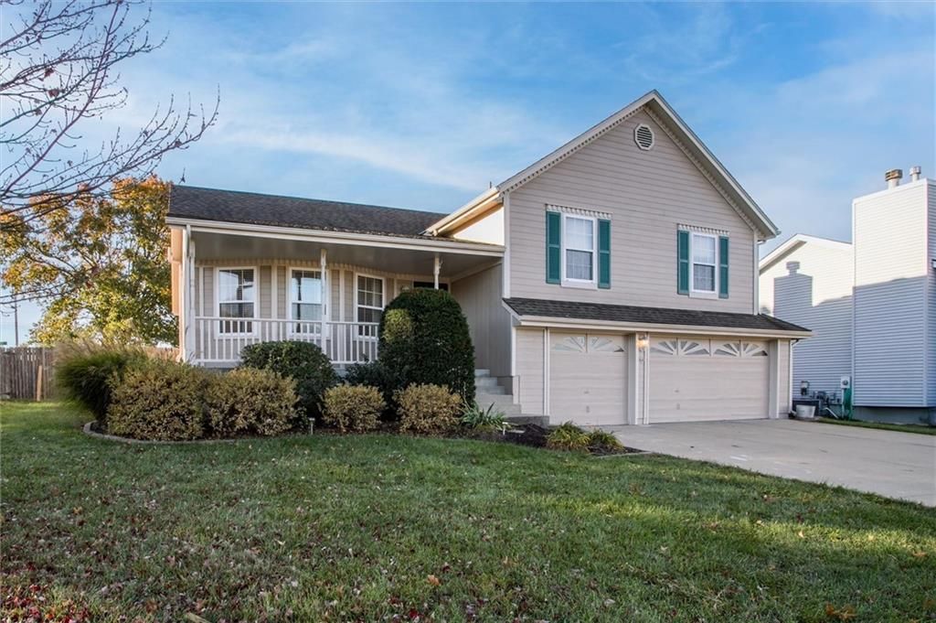 333 NE Woodbury Drive, Lee's Summit, MO 64086