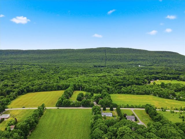 2631 Mountain Road, Jackson Twp, PA 18360