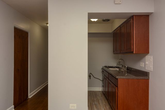 1040 W HOLLYWOOD Avenue 320, Chicago, IL 60660