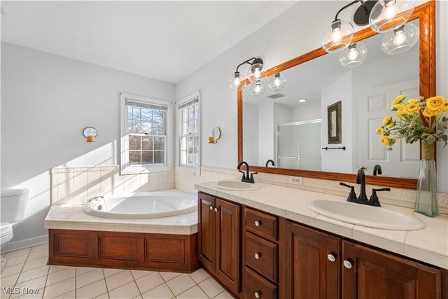 860 Whisperwood Lane, Aurora, OH 44202