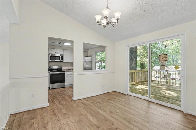 87 Stanley DR, Newport News, VA 23608