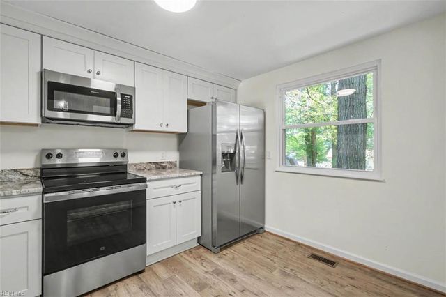 87 Stanley DR, Newport News, VA 23608
