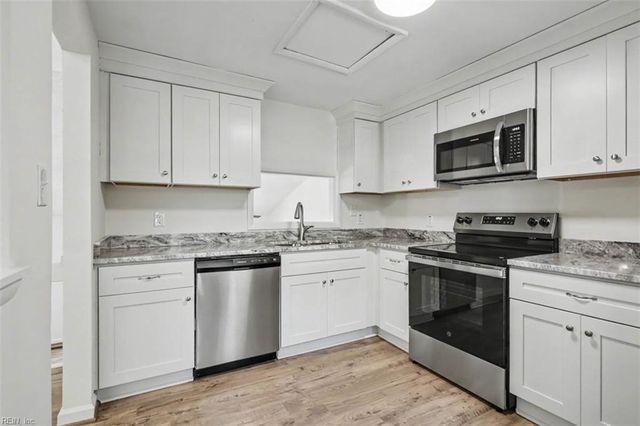 87 Stanley DR, Newport News, VA 23608