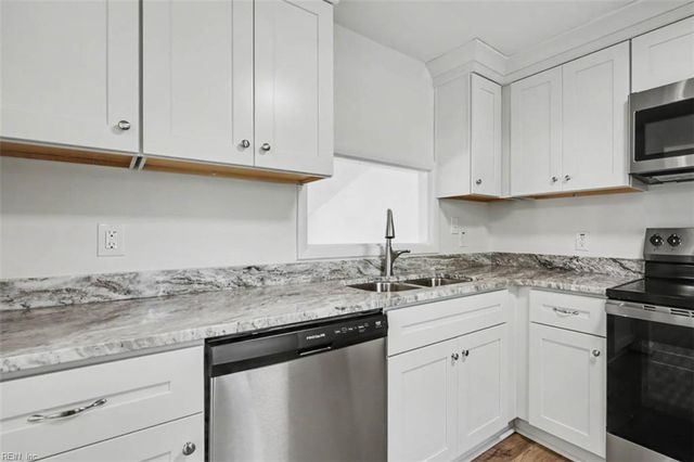 87 Stanley DR, Newport News, VA 23608