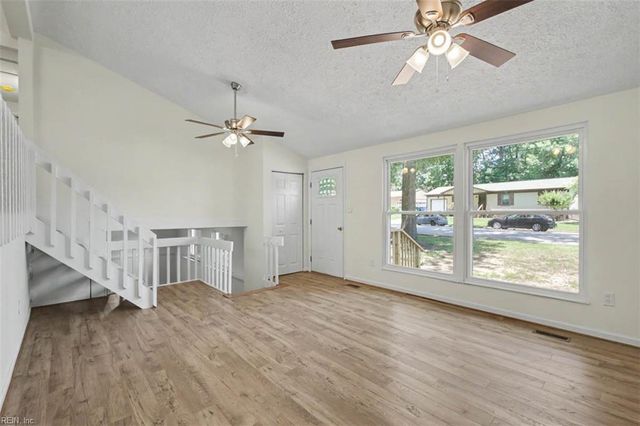 87 Stanley DR, Newport News, VA 23608