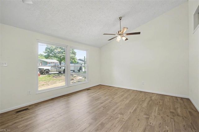 87 Stanley DR, Newport News, VA 23608