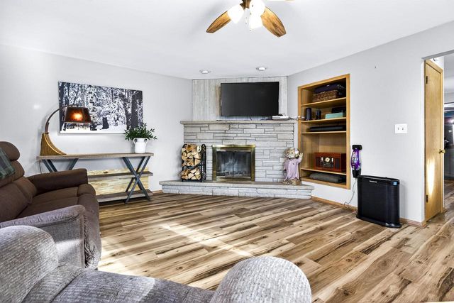 802 E FLORIDA AVENUE, Appleton, WI 54911