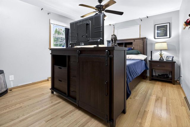 802 E FLORIDA AVENUE, Appleton, WI 54911