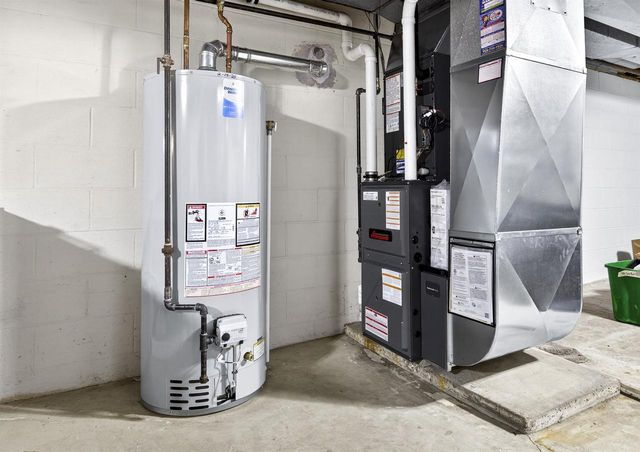 802 E FLORIDA AVENUE, Appleton, WI 54911