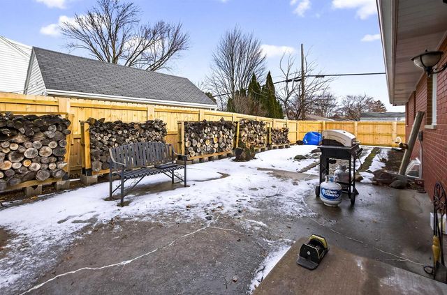 802 E FLORIDA AVENUE, Appleton, WI 54911