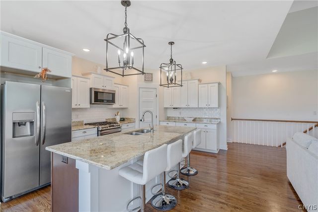 4501 Hollyshire, Clay, NY 13041