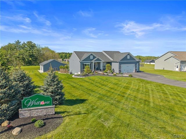 4501 Hollyshire, Clay, NY 13041