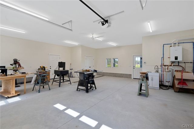 4501 Hollyshire, Clay, NY 13041