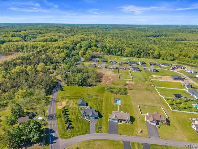 4501 Hollyshire, Clay, NY 13041