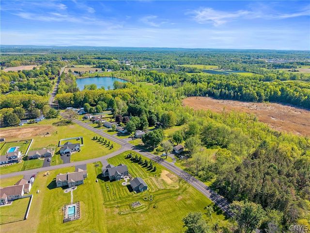 4501 Hollyshire, Clay, NY 13041