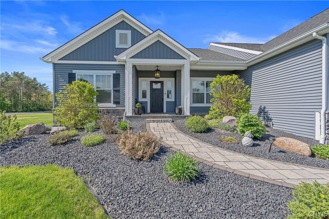 4501 Hollyshire, Clay, NY 13041
