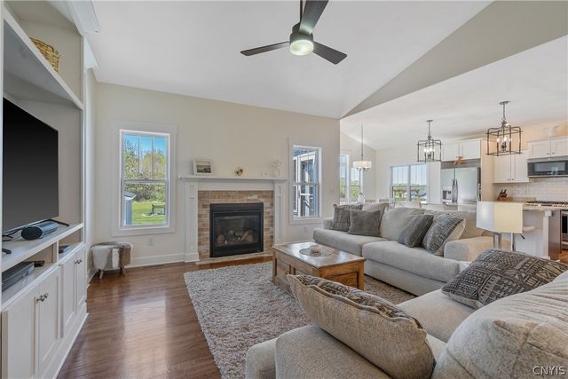 4501 Hollyshire, Clay, NY 13041