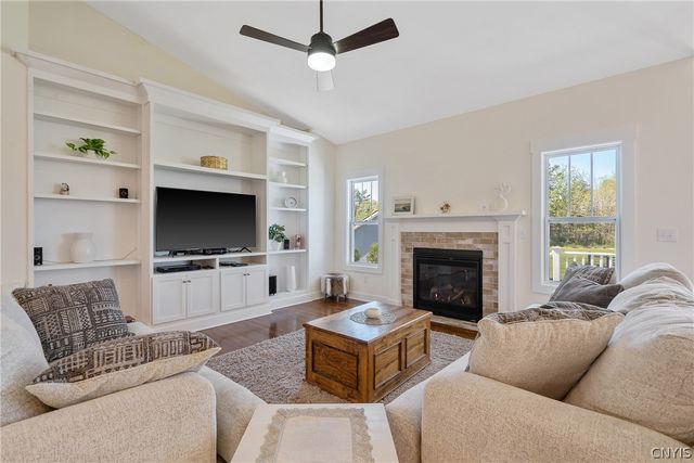 4501 Hollyshire, Clay, NY 13041