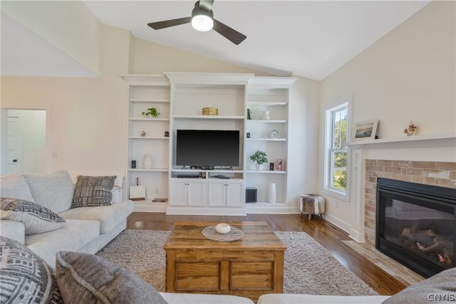 4501 Hollyshire, Clay, NY 13041