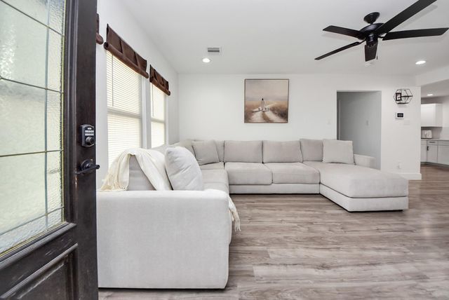 1110 Johnson Street, Pasadena, TX 77506