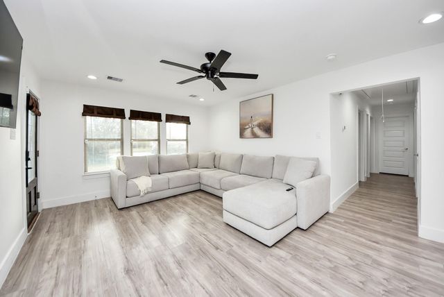 1110 Johnson Street, Pasadena, TX 77506