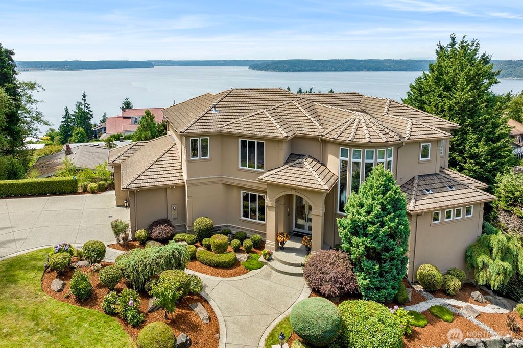 1705 61st Street NE, Tacoma, WA 98422