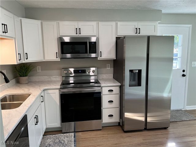 6255 Rosebelle Avenue, North Ridgeville, OH 44039