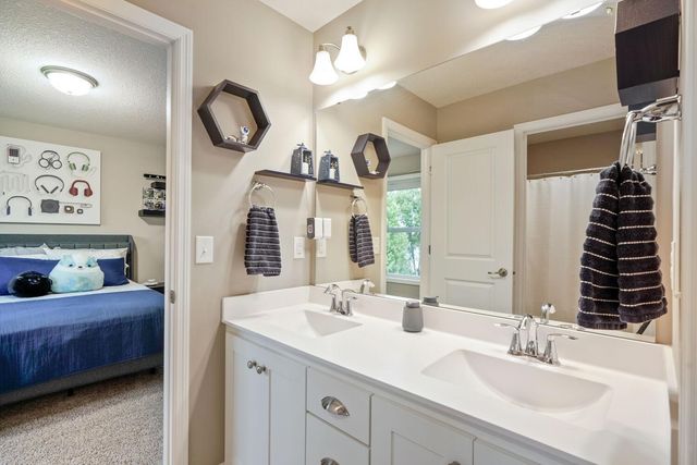 2820 White Pine Way, Stillwater, MN 55082
