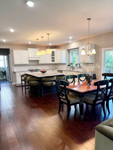2820 White Pine Way, Stillwater, MN 55082
