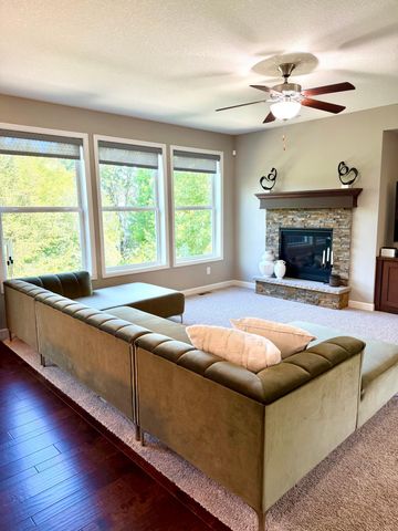 2820 White Pine Way, Stillwater, MN 55082