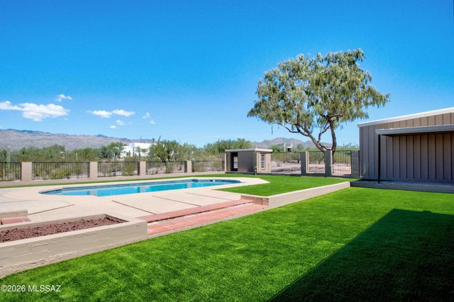 11525 E Tanque Verde Road, Tucson, AZ 85749