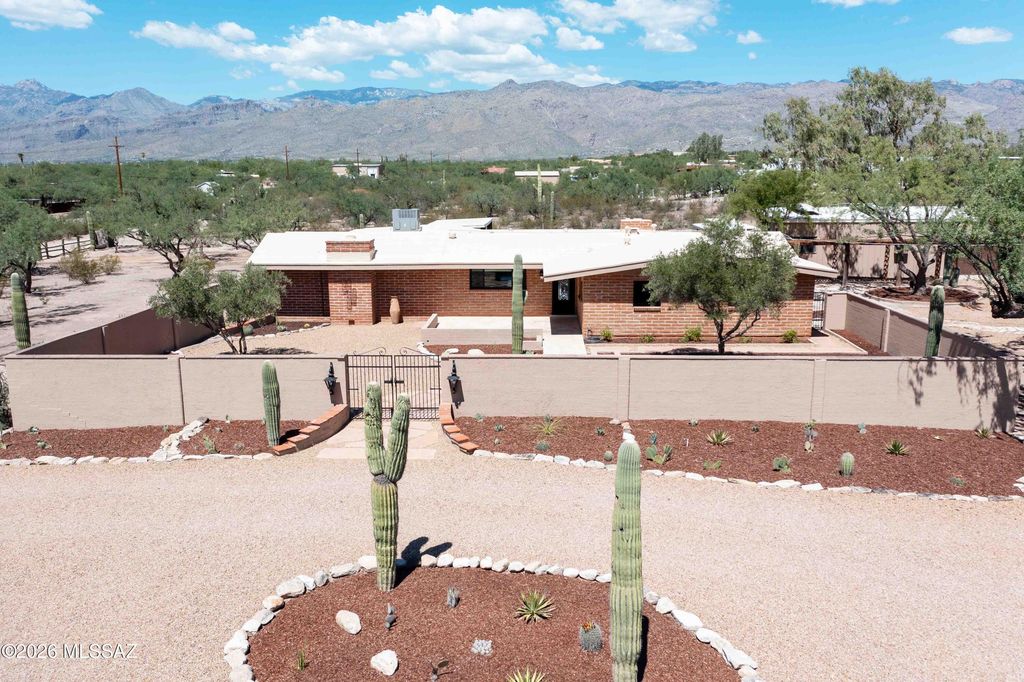 11525 E Tanque Verde Road, Tucson, AZ 85749
