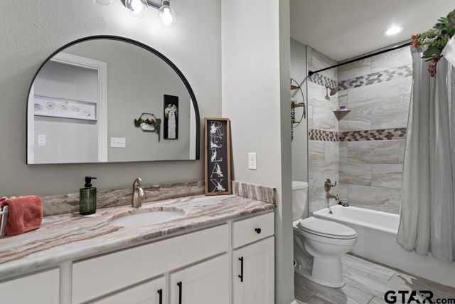 237 Hideaway Ln, Hideaway, TX 75771