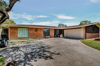 506 Greenway Dr, Corpus Christi, TX 78412