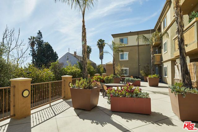 1408 W WASHINGTON Boulevard 206, Los Angeles, CA 90007