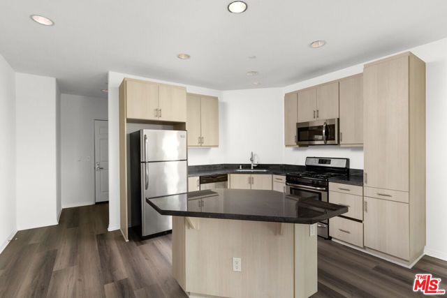 1408 W WASHINGTON Boulevard 206, Los Angeles, CA 90007