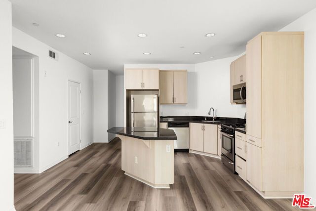 1408 W WASHINGTON Boulevard 206, Los Angeles, CA 90007