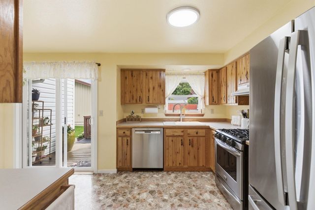 26821 E Eastland Ave, Newman Lake, WA 99025