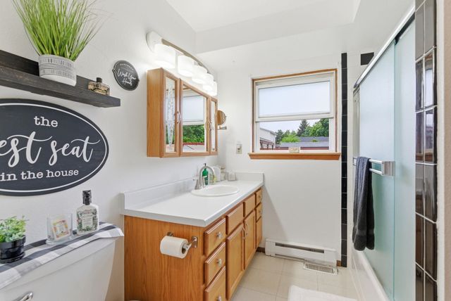 26821 E Eastland Ave, Newman Lake, WA 99025