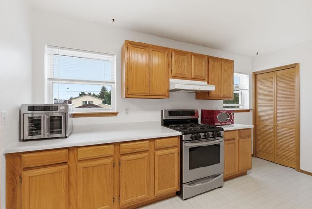 26821 E Eastland Ave, Newman Lake, WA 99025