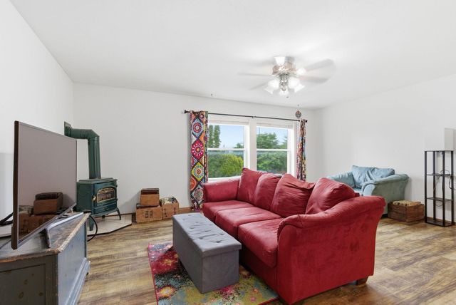 26821 E Eastland Ave, Newman Lake, WA 99025