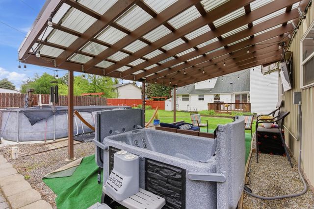 26821 E Eastland Ave, Newman Lake, WA 99025