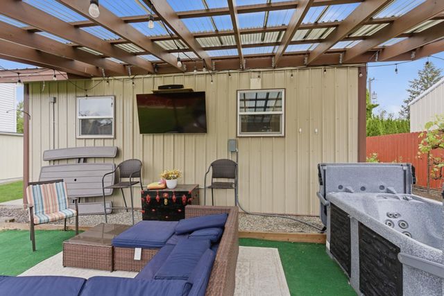 26821 E Eastland Ave, Newman Lake, WA 99025