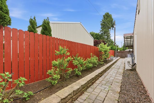 26821 E Eastland Ave, Newman Lake, WA 99025